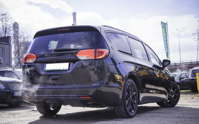 Chrysler Pacifica cena 104700 przebieg: 197000, rok produkcji 2018 z Białystok małe 497